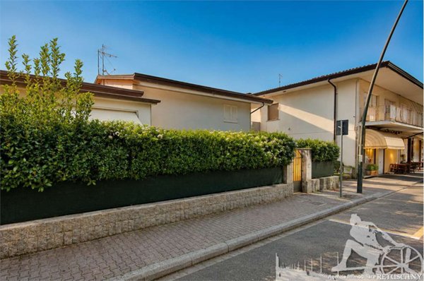 casa indipendente in vendita a Forte dei Marmi in zona Vittoria Apuana