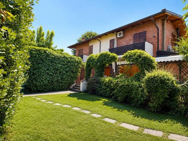 casa indipendente in vendita a Forte dei Marmi in zona Vittoria Apuana