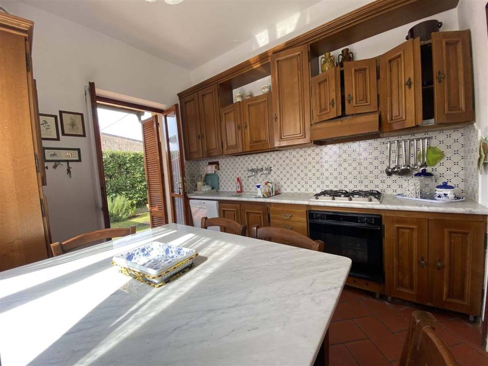 casa indipendente in vendita a Forte dei Marmi in zona Vittoria Apuana