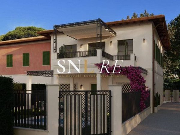casa indipendente in vendita a Forte dei Marmi in zona Roma Imperiale