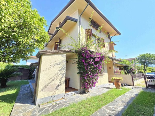 casa indipendente in vendita a Forte dei Marmi