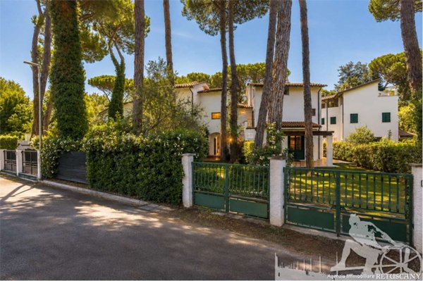 casa indipendente in vendita a Forte dei Marmi in zona Vittoria Apuana