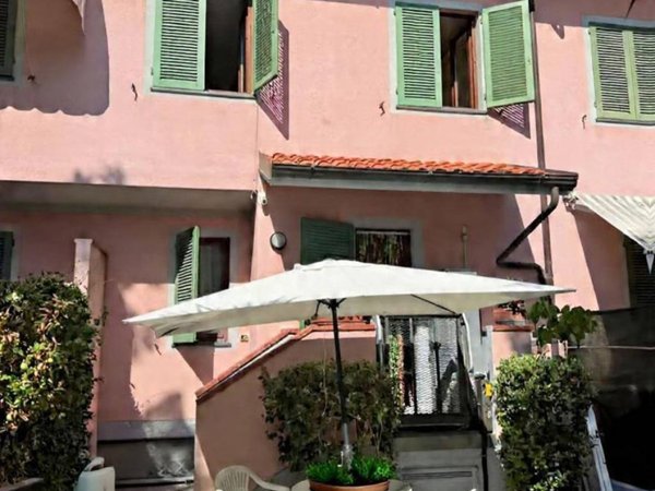 casa indipendente in vendita a Forte dei Marmi in zona Vittoria Apuana