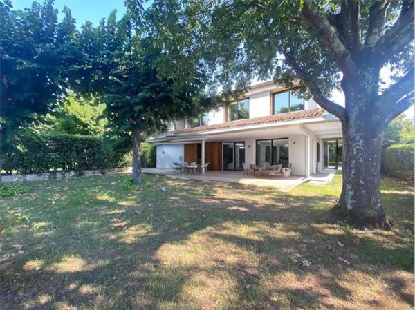 casa indipendente in vendita a Forte dei Marmi in zona Roma Imperiale