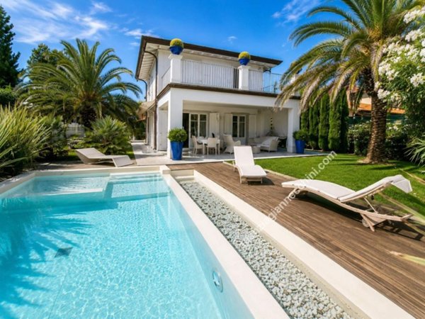 casa indipendente in vendita a Forte dei Marmi