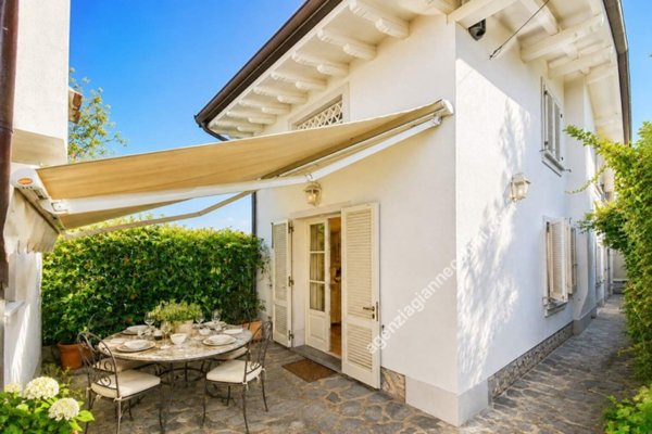 casa indipendente in vendita a Forte dei Marmi