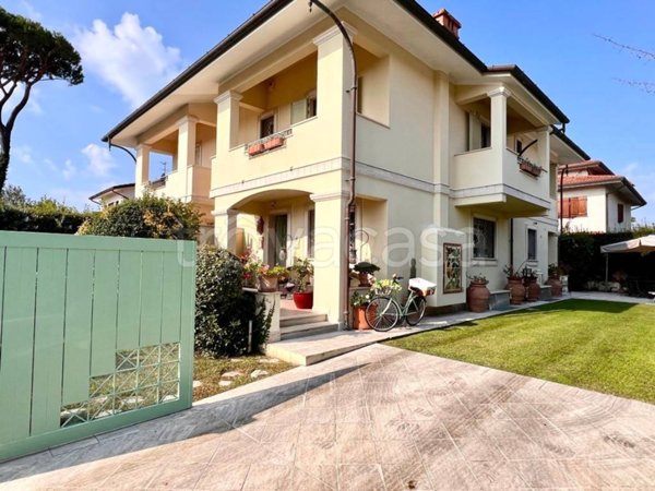 casa indipendente in vendita a Forte dei Marmi in zona Vittoria Apuana
