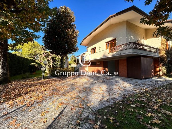 casa indipendente in vendita a Forte dei Marmi