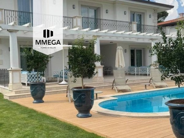 casa indipendente in vendita a Forte dei Marmi in zona Roma Imperiale