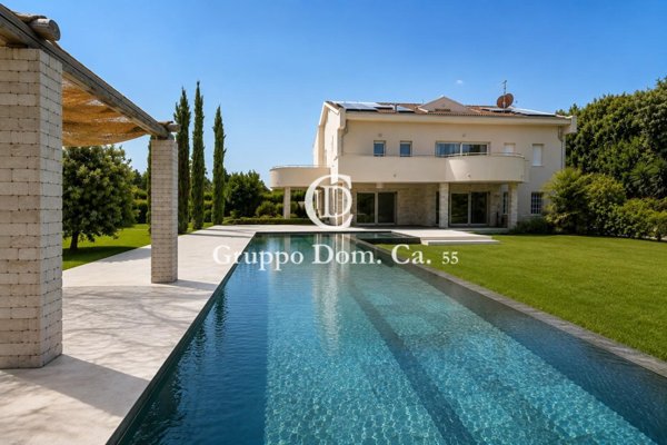 casa indipendente in vendita a Forte dei Marmi in zona Vittoria Apuana