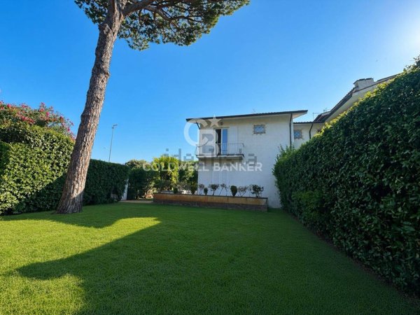 casa indipendente in vendita a Forte dei Marmi in zona Vittoria Apuana