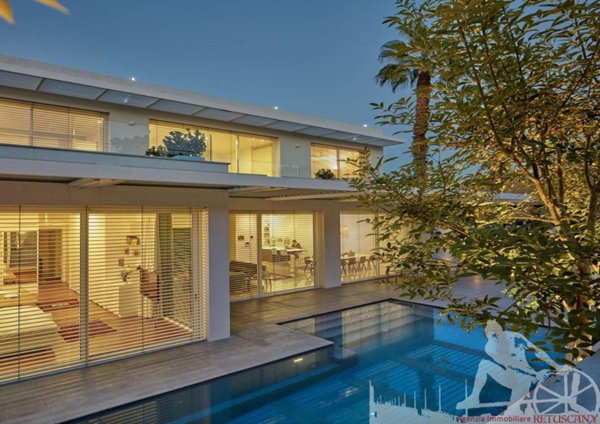 casa indipendente in vendita a Forte dei Marmi in zona Roma Imperiale