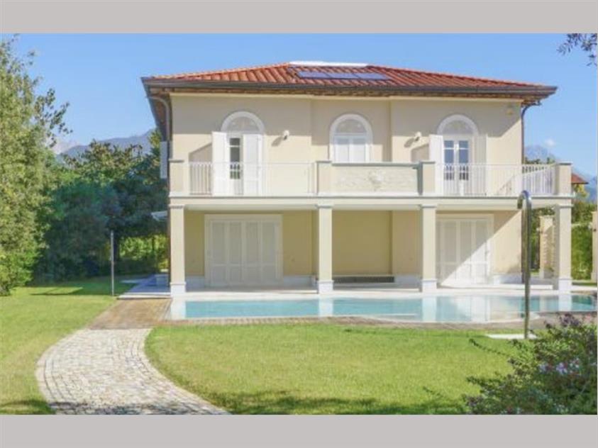 casa indipendente in vendita a Forte dei Marmi in zona Roma Imperiale