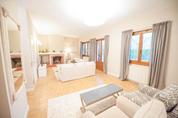 casa indipendente in vendita a Forte dei Marmi in zona Roma Imperiale