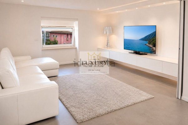 appartamento in vendita a Forte dei Marmi in zona Roma Imperiale