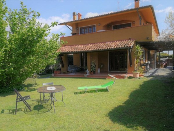 casa indipendente in vendita a Forte dei Marmi in zona Vittoria Apuana