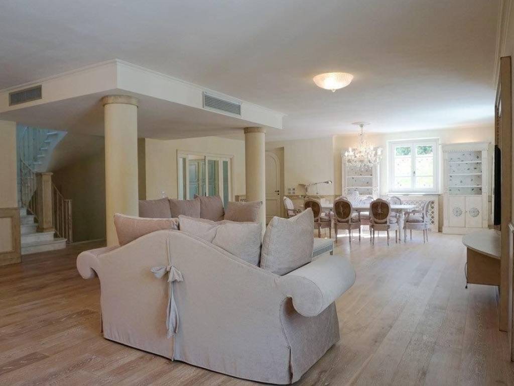 casa indipendente in vendita a Forte dei Marmi in zona Vittoria Apuana
