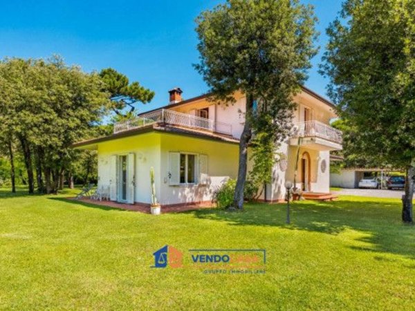 casa indipendente in vendita a Forte dei Marmi in zona Vittoria Apuana