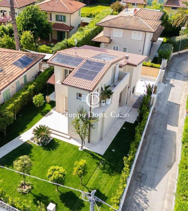 casa indipendente in vendita a Forte dei Marmi in zona Vittoria Apuana