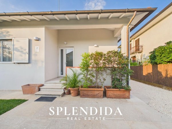 casa indipendente in vendita a Forte dei Marmi in zona Vaiana