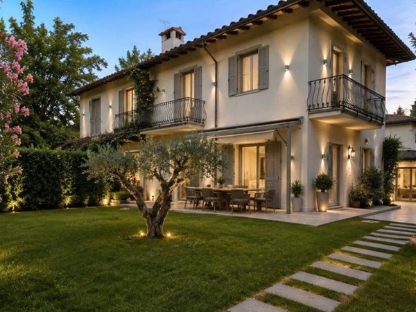 casa indipendente in vendita a Forte dei Marmi in zona Vittoria Apuana