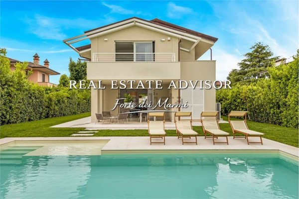 casa indipendente in vendita a Forte dei Marmi in zona Vittoria Apuana