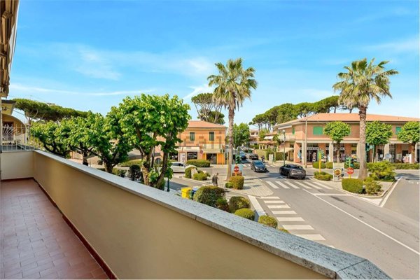 appartamento in vendita a Forte dei Marmi in zona Vittoria Apuana