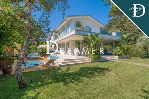 appartamento in vendita a Forte dei Marmi in zona Vittoria Apuana
