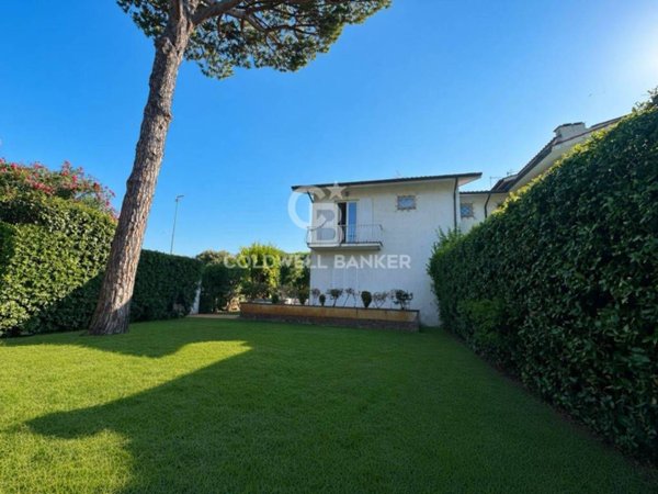 casa indipendente in vendita a Forte dei Marmi in zona Vittoria Apuana