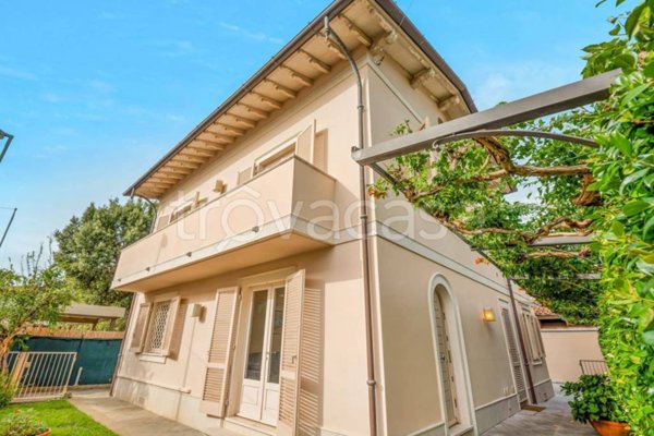 casa indipendente in vendita a Forte dei Marmi in zona Vittoria Apuana