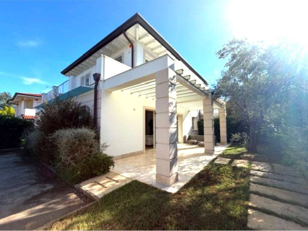 casa indipendente in vendita a Forte dei Marmi in zona Vittoria Apuana