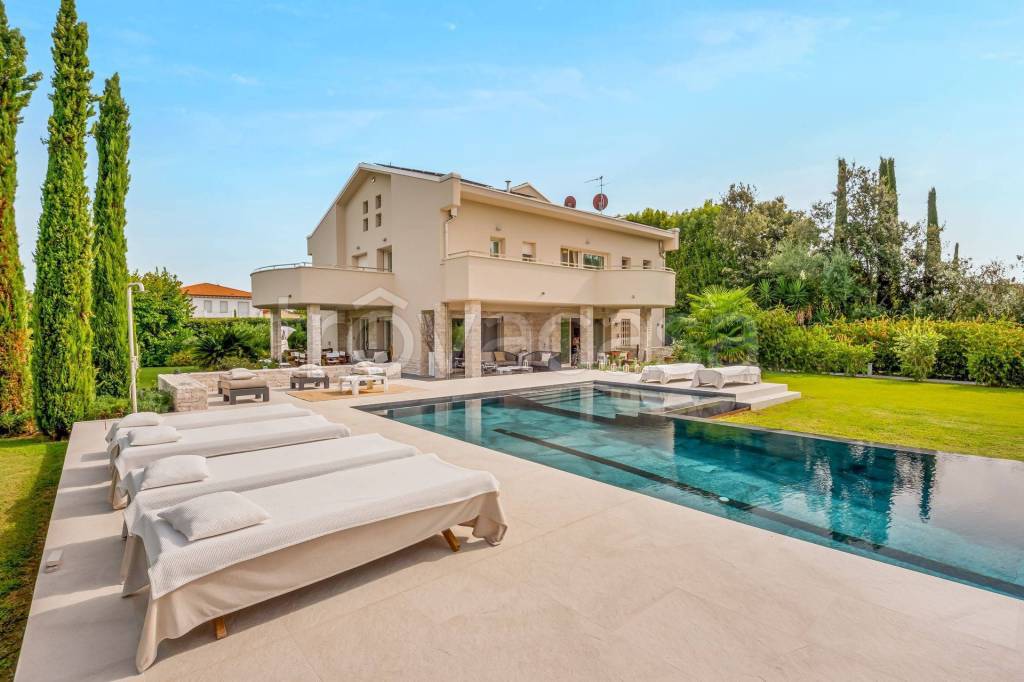 casa indipendente in vendita a Forte dei Marmi in zona Vittoria Apuana