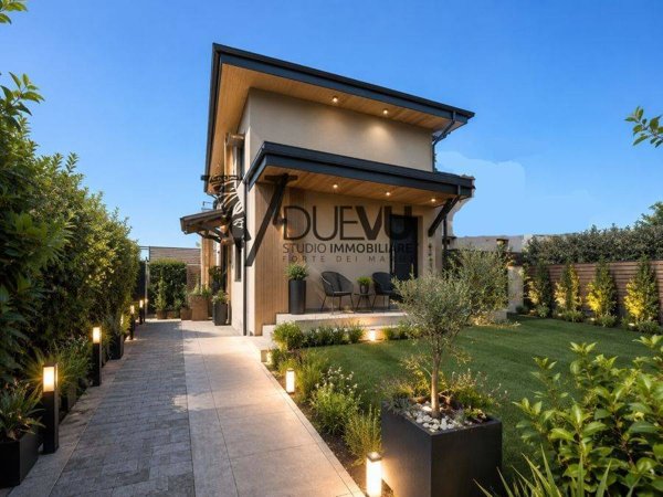 casa indipendente in vendita a Forte dei Marmi in zona Vaiana
