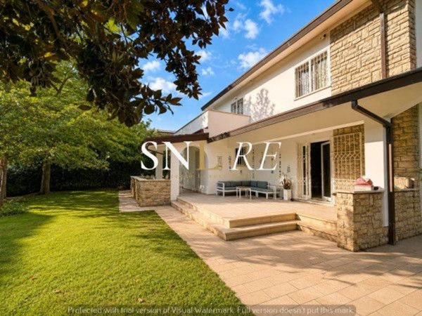 casa indipendente in vendita a Forte dei Marmi in zona Vittoria Apuana