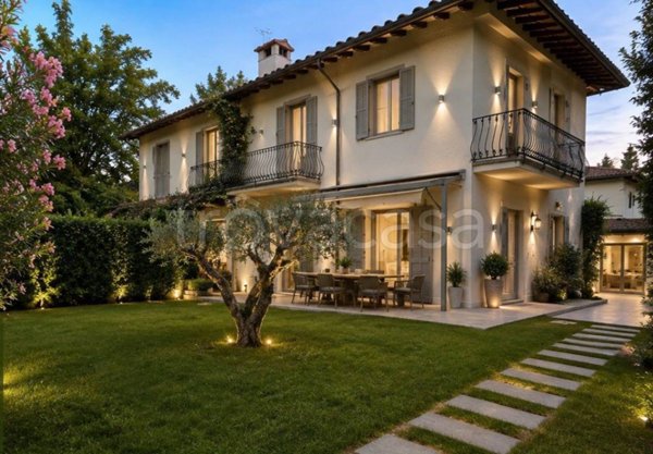 casa indipendente in vendita a Forte dei Marmi in zona Vittoria Apuana