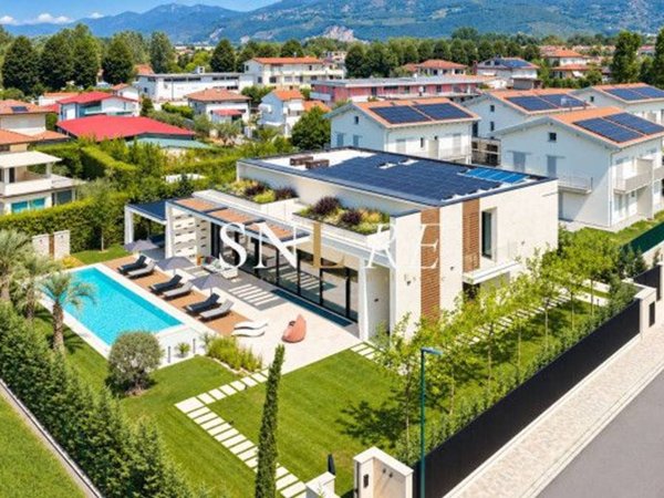 casa indipendente in vendita a Forte dei Marmi in zona Roma Imperiale