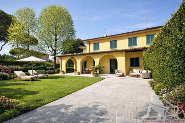 casa indipendente in vendita a Forte dei Marmi in zona Vittoria Apuana