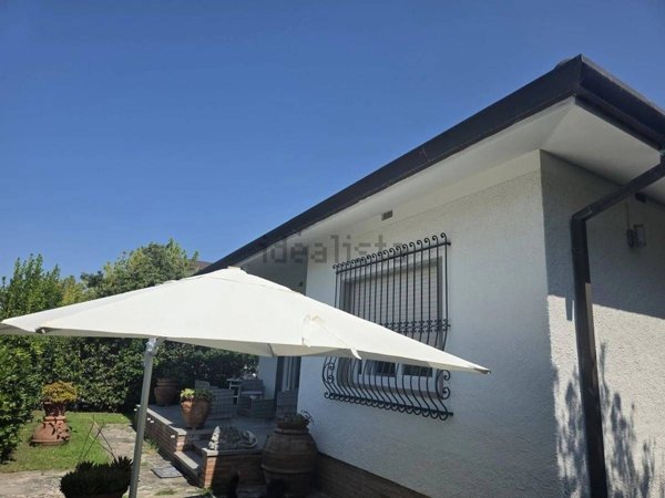 casa indipendente in vendita a Forte dei Marmi in zona Vittoria Apuana