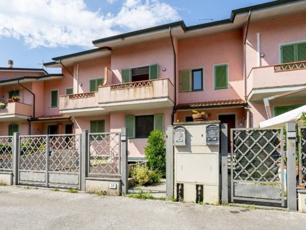 casa indipendente in vendita a Forte dei Marmi in zona Vittoria Apuana