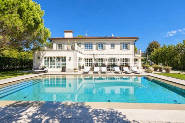 casa indipendente in vendita a Forte dei Marmi in zona Vittoria Apuana
