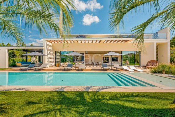 casa indipendente in vendita a Forte dei Marmi in zona Vaiana