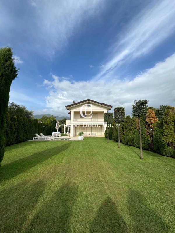 casa indipendente in vendita a Forte dei Marmi in zona Vittoria Apuana