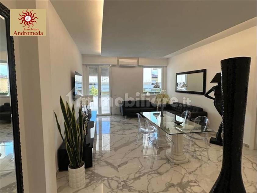 appartamento in vendita a Forte dei Marmi in zona Roma Imperiale