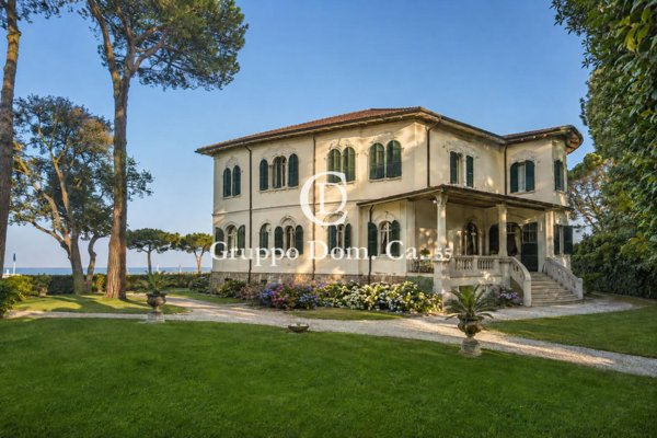 casa indipendente in vendita a Forte dei Marmi in zona Roma Imperiale