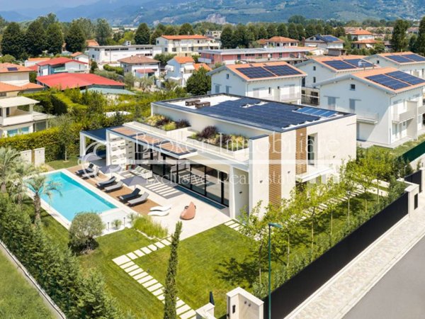casa indipendente in vendita a Forte dei Marmi in zona Vittoria Apuana