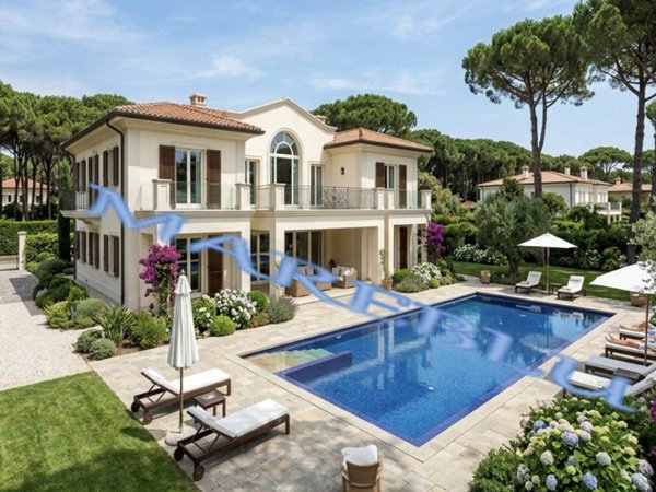 casa indipendente in vendita a Forte dei Marmi in zona Roma Imperiale