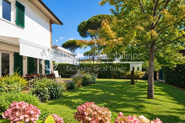casa indipendente in vendita a Forte dei Marmi in zona Vittoria Apuana