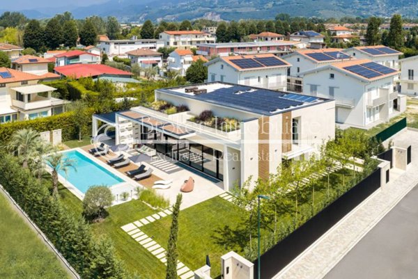 casa indipendente in vendita a Forte dei Marmi in zona Vittoria Apuana
