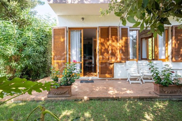 casa indipendente in vendita a Forte dei Marmi in zona Vittoria Apuana