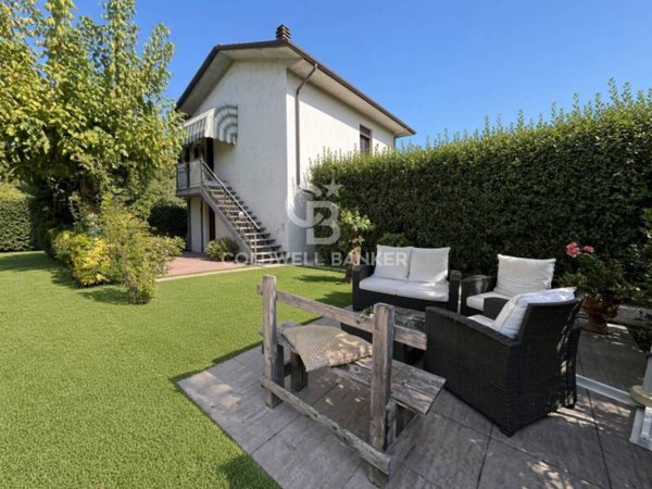 casa indipendente in vendita a Forte dei Marmi in zona Roma Imperiale